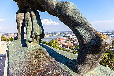 Xbox将在其他平台上推出4款游戏 暗示下一代硬件